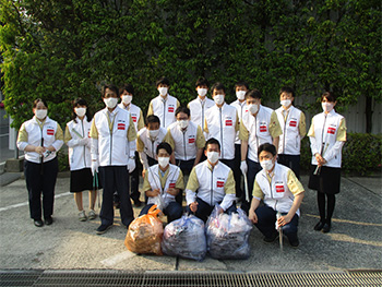 ROHM Apollo Yukuhashi Plant: Participation in Cleanup Activities Around the Plant
