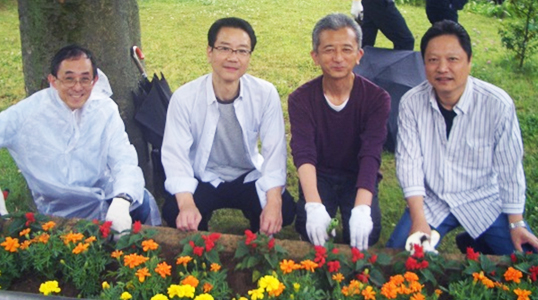 Participating in the -Flower planting- Activity of Neighborhood Association