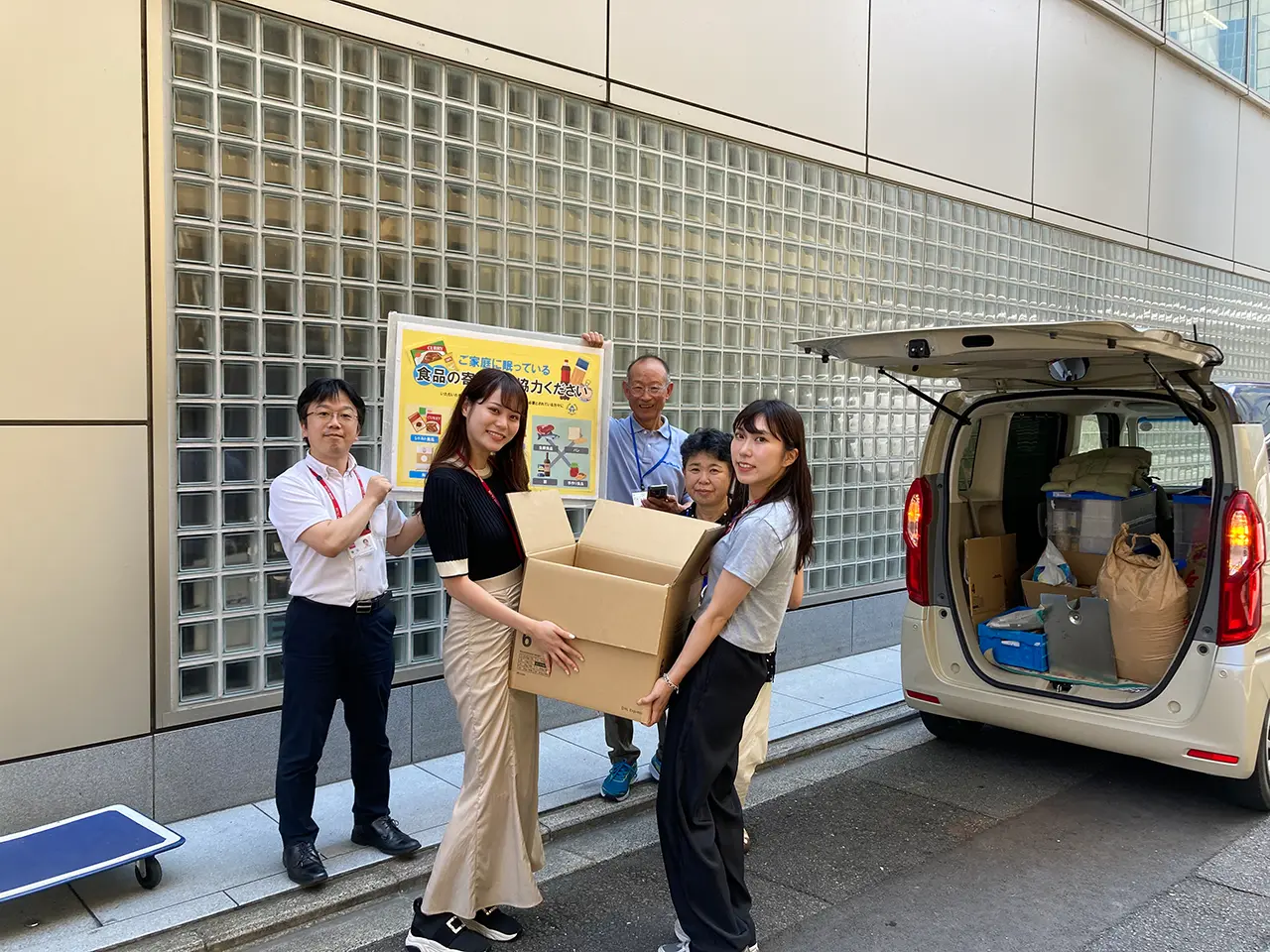 ROHM organized an in-house food drive.
